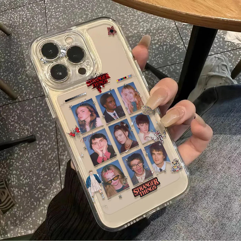 โปร่งใสโปร่งใสรวมทุกอย่างเคสโทรศัพท์ซิลิโคน Retro Stranger Things อัลบั้มเหมาะสําหรับ iPhone 17PROMAX 7/8PLUS 15 14 13 12 11 PROMAX 17 XR 16PROMAX XSMAX 17AIR 16PRO 17PRO