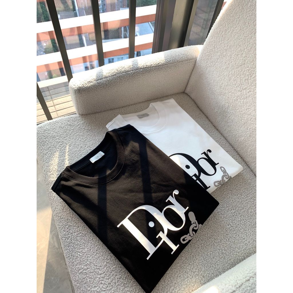 DIOR/DIOR/2026 Early Spring เสื้อยืดแขนสั้นสไตล์ใหม่ชายหญิงคู่สไตล์ Contrast สีเสื้อสวมหัวอินเทรนด์ต