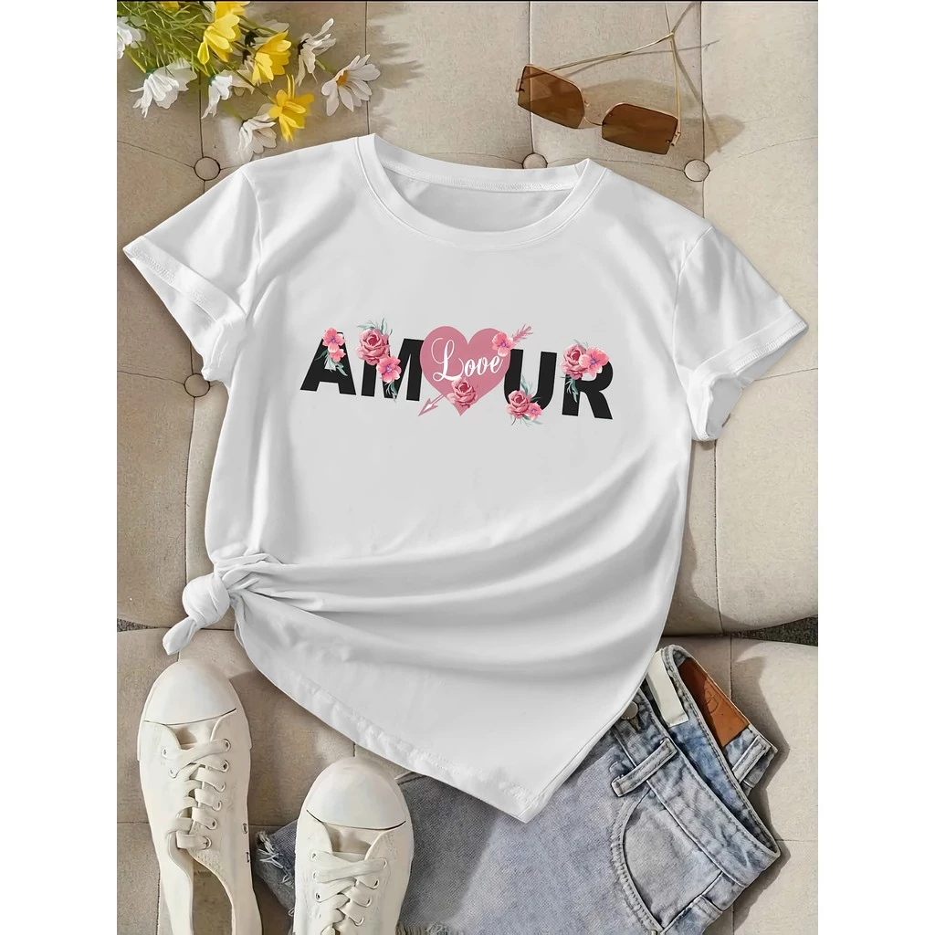 เสื้อยืดผู้หญิงคอวี AMOUR ลายหัวใจและดอกไม้สีชมพู