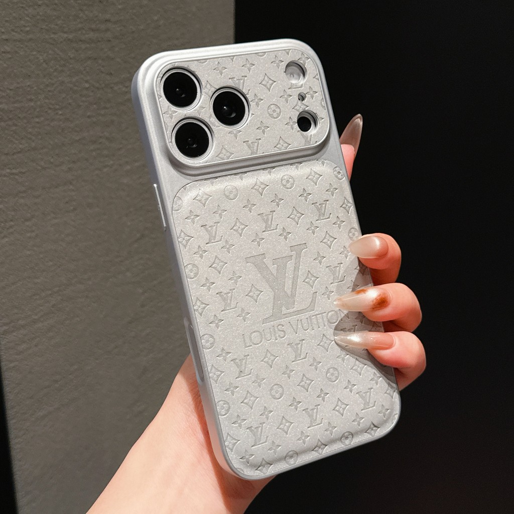 [เลี้ยวเป็น17New Cushion GlitterนูนMonogramrสําหรับIphone 17 16 15 14 13 pro/max/เคสโทรศัพท์Drop protection.