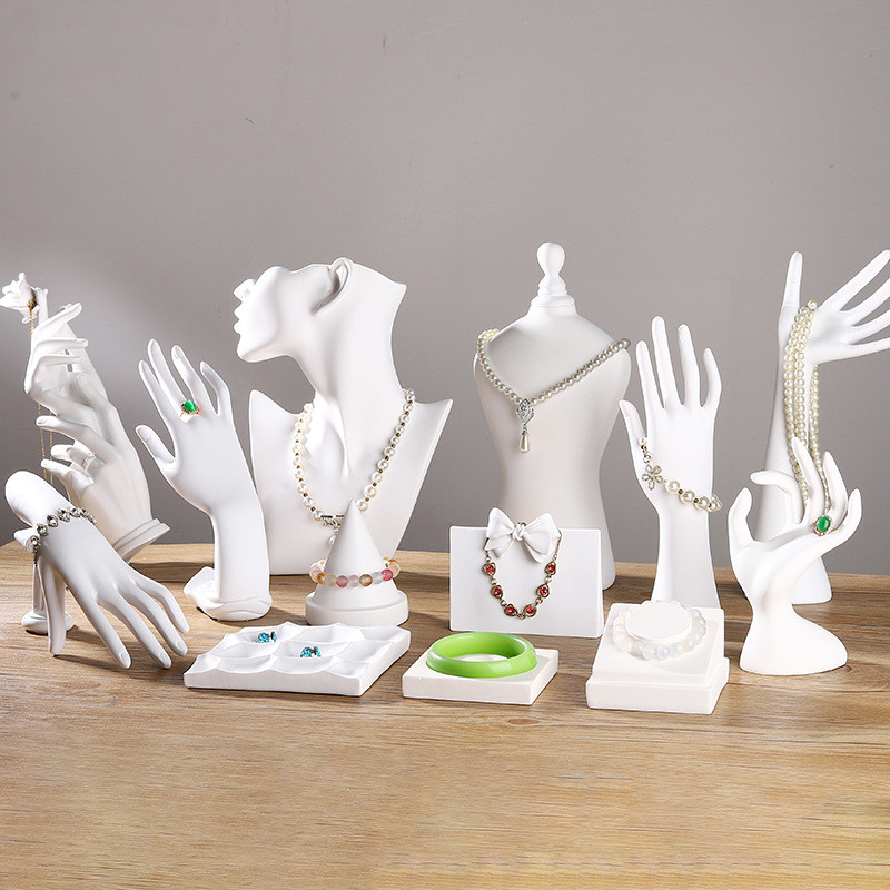 ภาพเรซินรุ่นชั้นวางเครื่องประดับจัดเก็บสร้อยคอชั้นวางจอแสดงผลเครื่องประดับแสดงอุปกรณ์ประกอบฉากชั้นวา