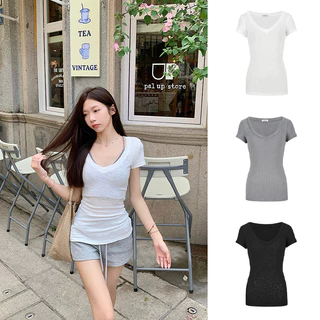 <Moses Queen> เสื้อยืดแขนสั้นคอวีแบบมีลายริบพื้นฐาน ทรงเข้ารูป สวมใส่ได้หลากหลาย เป็นเสื้อตัวในที่ใส่สบาย