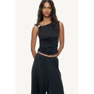 H&M(เอชแอนด์เอ็ม) เสื้อท็อปดีไซน์ผ้าพลิ้ว ผู้หญิง 1320759_1