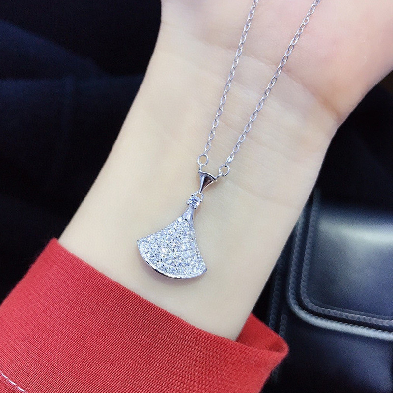 อุตสาหกรรมหนักเพชรเต็มกระโปรงขนาดเล็กสร้อยคอหญิงทุกการแข่งขันรู้สึกแฟชั่นแสงหรูหรารูปพัดลมกระดูกไหปล