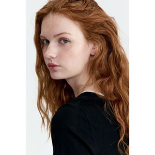 H&M(เอชแอนด์เอ็ม) เสื้อยืดถักเนื้อละเอียด Women Fine-knit T-…