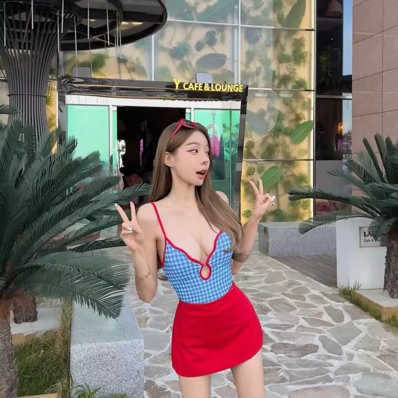 Style Store ชุดว่ายน้ำวันพีช ผู้หญิง สไตล์แฟชั่น เซ็กซี่ น่ารัก ชุดว่ายน้ำกระโปรง มีฟองน้ำ มีหลายสีหลายลายให้ได้เลือกใส่
