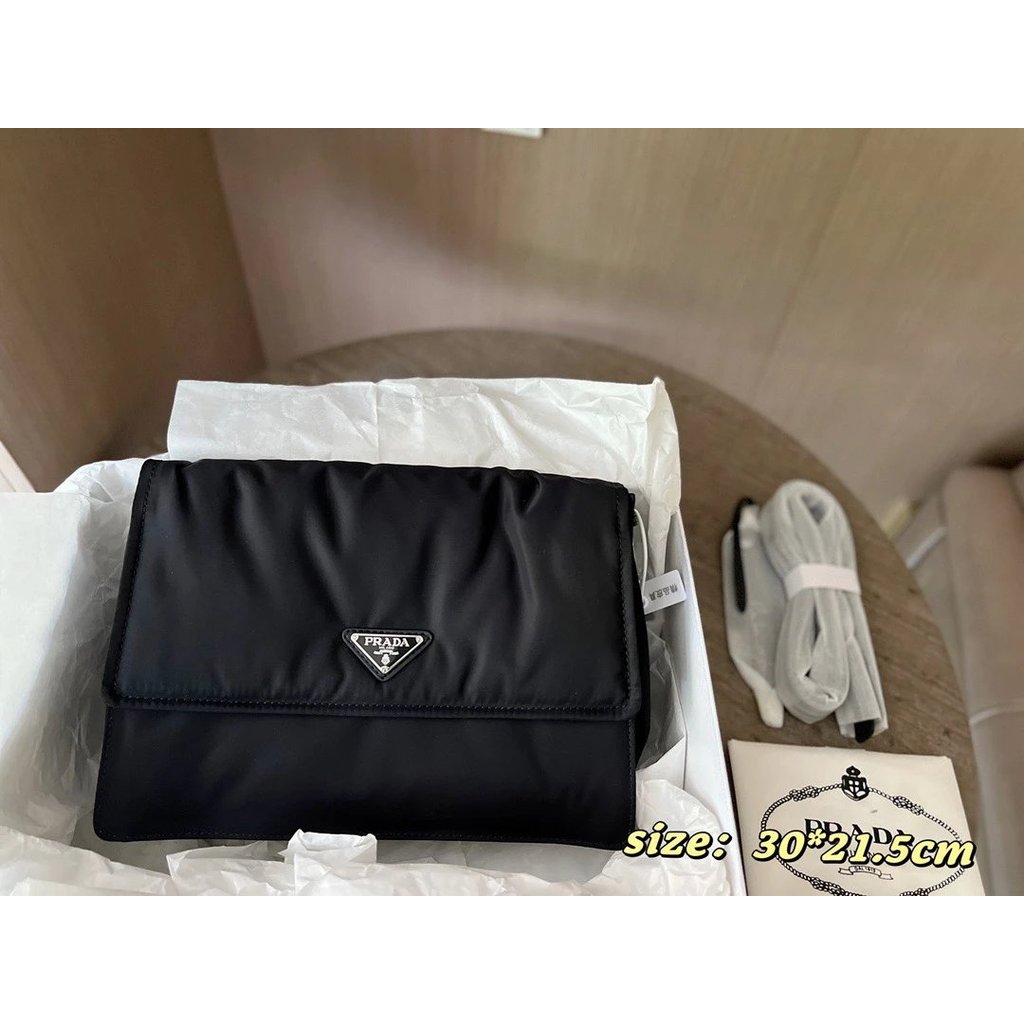 Prada Messenger Bag กระเป๋าถือขนาดใหญ่ Flap Bag กระเป๋าสะพาย Messenger Bag
