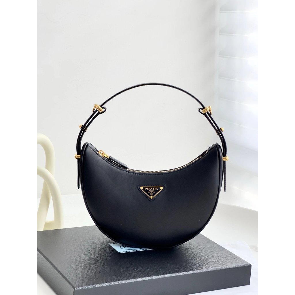 กระเป๋าหนังแท้ Prada Arque Crescent สายสะพายไหล่ปรับได้