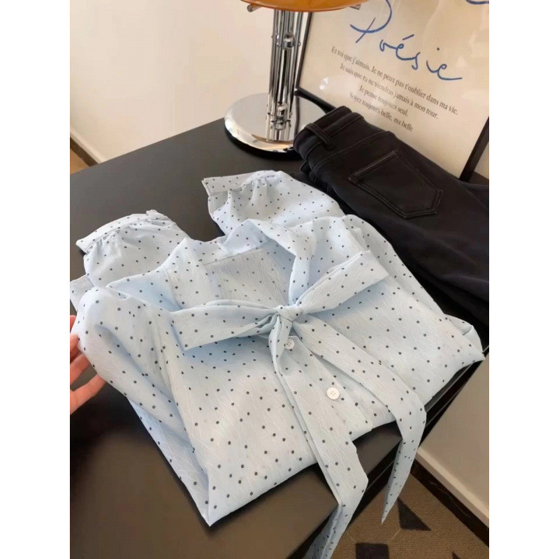 Verve ตู้เสื้อผ้าเสื้อแขนยาวลายจุดสีฟ้าพร้อมริบบิ้น