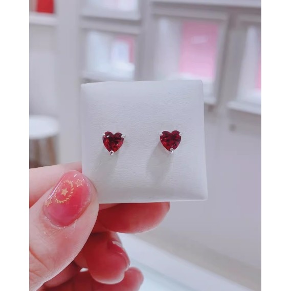 ต่างหูสตั๊ดหัวใจสีแดงสำหรับเทศกาลปีใหม่