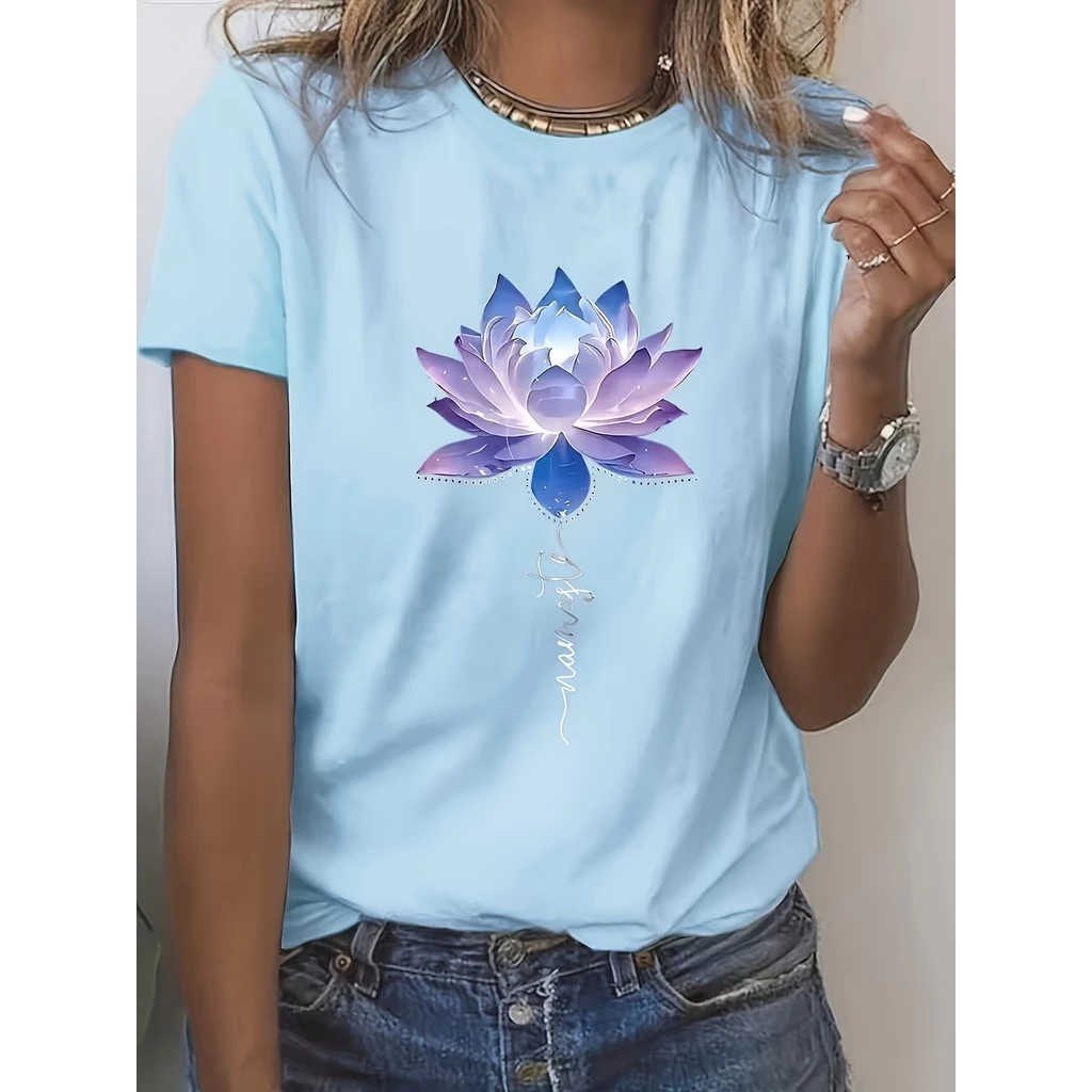 เสื้อยืดคอกลมแขนสั้นสีขาว ลายดอกบัวสีน้ำเงินและม่วง thumbnail 5