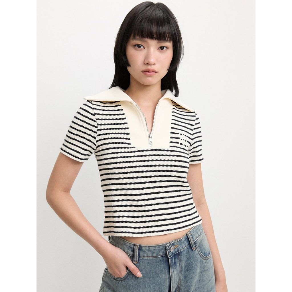 [Pomelo] เสื้อโปโลแขนสั้น ลายขวา ซิปหน้าครึ่งตัว ปกเสื้อขนาดใหญ่