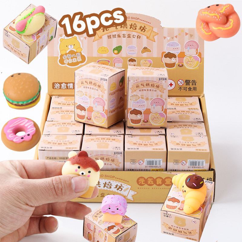 COD ของเล่นบีบแบบกล่องสุ่ม 16pcs กล่องสุ่มบีบ การออกแบบเค้กอบ ของเล่นเด็ก ของเล่นคลายเครียด