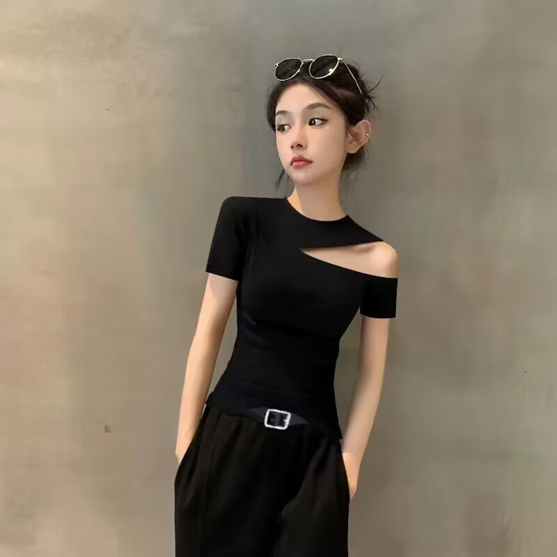 ฤดูร้อนสีดําแขนสั้นเสื้อยืดผู้หญิงเครื่องขนาดเล็กผิดปกติไหล่อย่างเป็นทางการครึ่งแขนออกแบบผอมด้านบน z