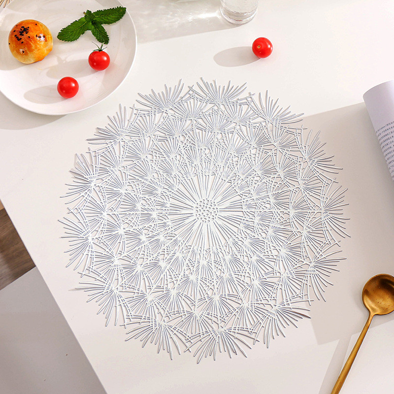 1 PC 38x38 ซม.รอบ Hollow Dandelion ดอกไม้ PVC อาหารค่ําตารางฉนวนกันความร้อน Placemat Xmas งานแต่งงาน