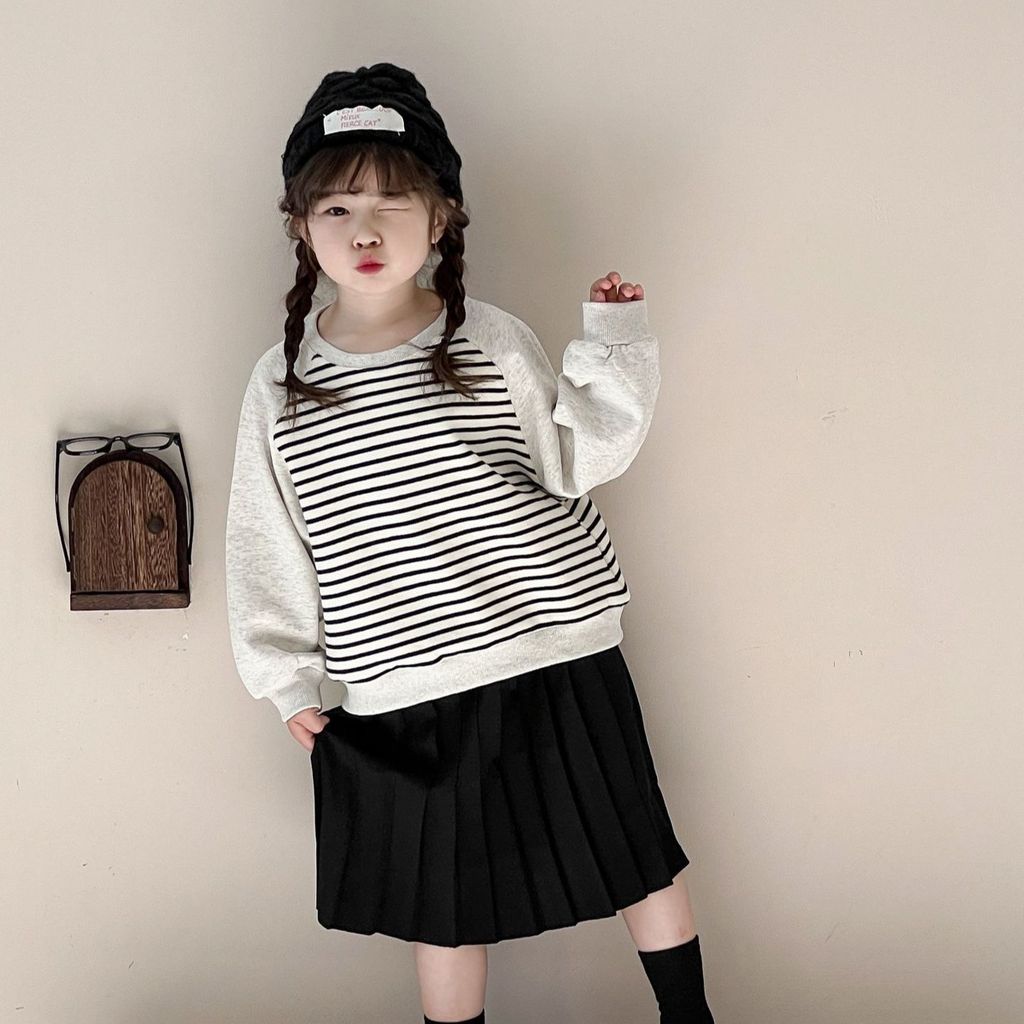 2026 แฟชั่น 20262025เสื้อผ้าฤดูใบไม้ผลิสาวเสื้อผ้าลายเย็บคมชัดสีเกาหลีสบายๆเสื้อกันหนาวรอบคอด้านบนจี