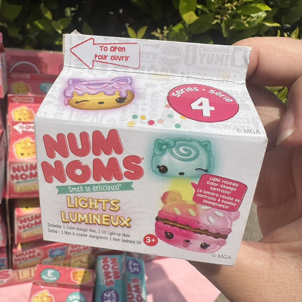 Baby Num Noms Surprise Toy ตุ๊กตาสะสมกลิ่นหอมพร้อมเรืองแสงใน Dark Ring Unboxing Fun