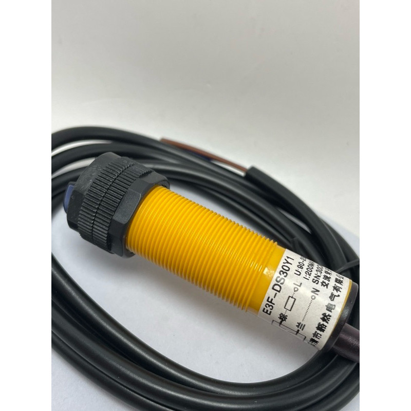 เซ็นเซอร์ ตรวจจับ E3F-DS30Y1 90-250VAC 30cm พร้อมส่ง