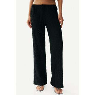 H&M(เอชแอนด์เอ็ม) กางเกงทรงผ้าถักลูกไม้พร้อมเชือกผูกรัด ผู้ห…