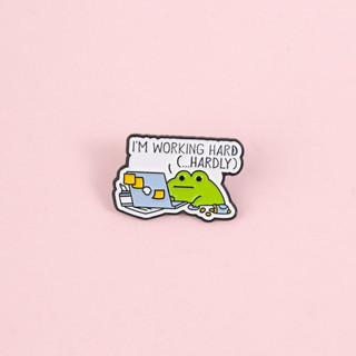 Im Working Hard กบ pins ตลก meme เสริมกระเป๋าเป้ ของขวัญสำหร…