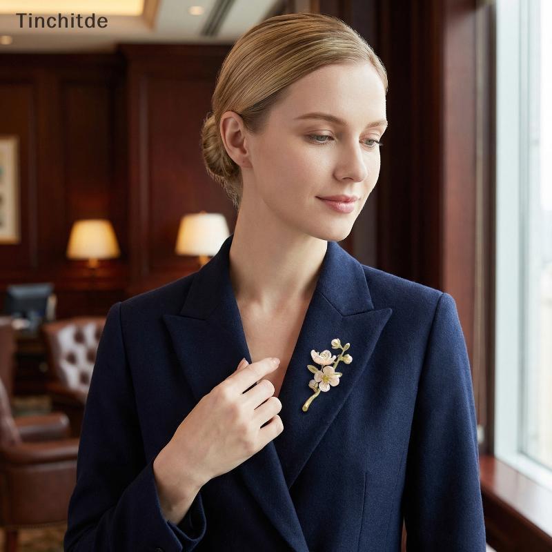 [Tinchitde] Elegant Jasmine Flower เข็มกลัดสําหรับผู้หญิงแฟชั่นพืชเข็มกลัดมุกเสื้อผ้าวินเทจตกแต่งของ
