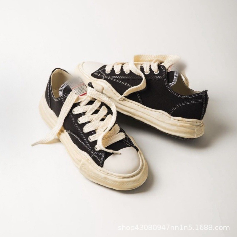 Sanrio Mihara Kangyu รองเท้าผ้าใบส้นแบนผู้ชาย