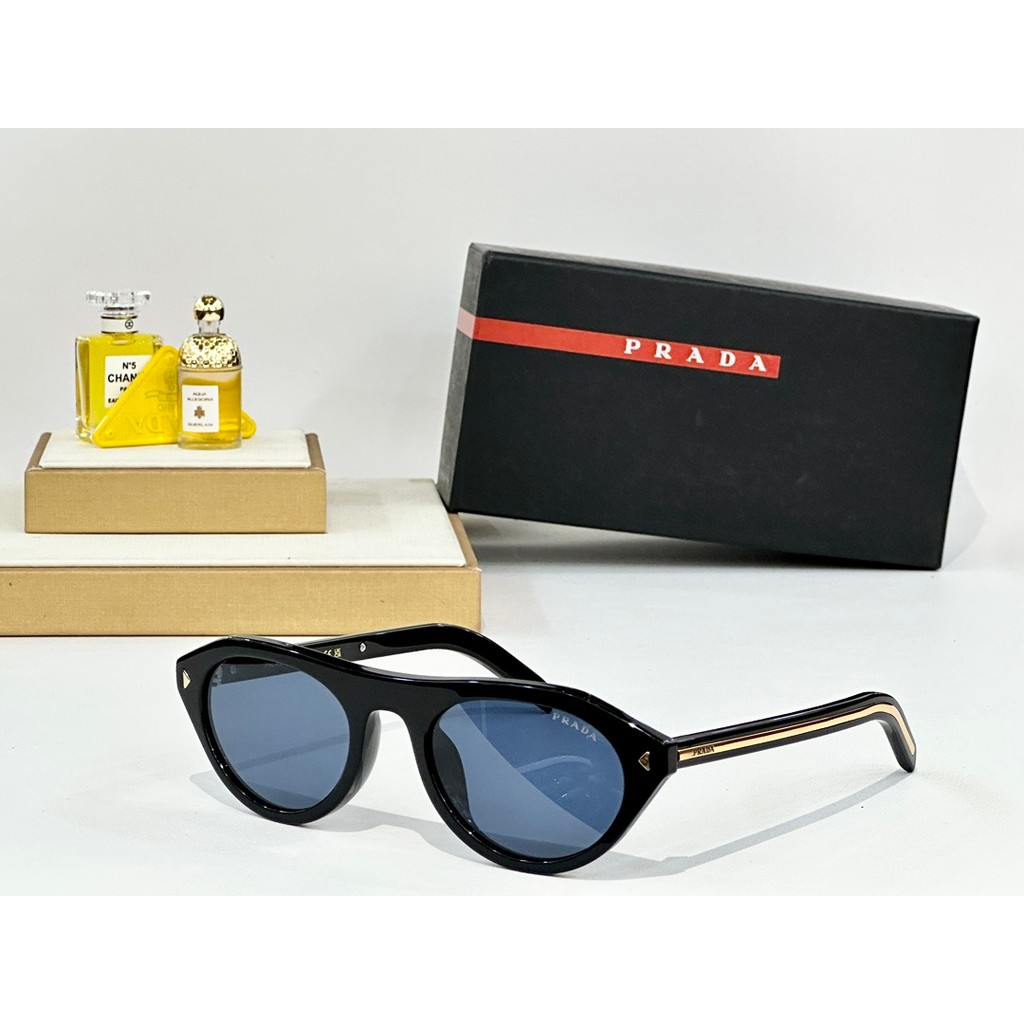 PRADA2026 ต้นฤดูใบไม้ผลิสไตล์ใหม่ตาผู้ชายผู้หญิงคู่แว่นกันแดดชื่อใหญ่ดาวป้องกันการระเบิดกระจกหรูหราฝ