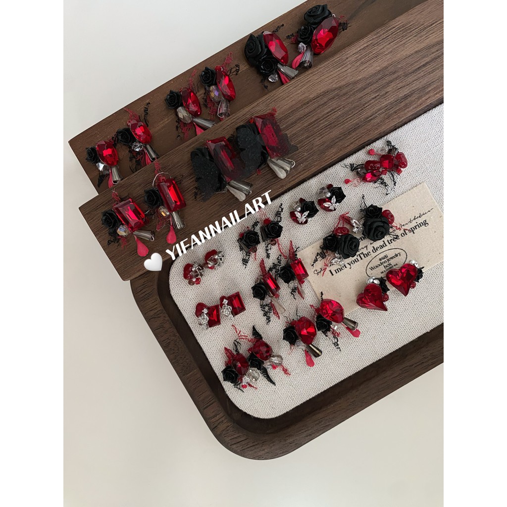 YIFNAIL [YIFNAIL] Red Garnet Black Rose ผลิตภัณฑ์สําเร็จรูป Pile Diamond Pigeon Blood Red Diamond อุ