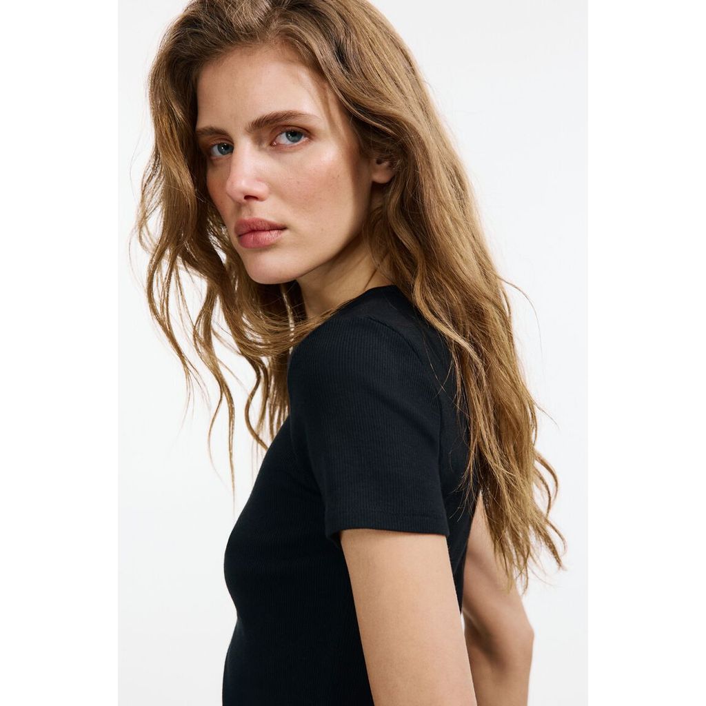 H&M(เอชแอนด์เอ็ม) เสื้อยืดแบบมีลายถักริบ ผู้หญิง 1260556_1