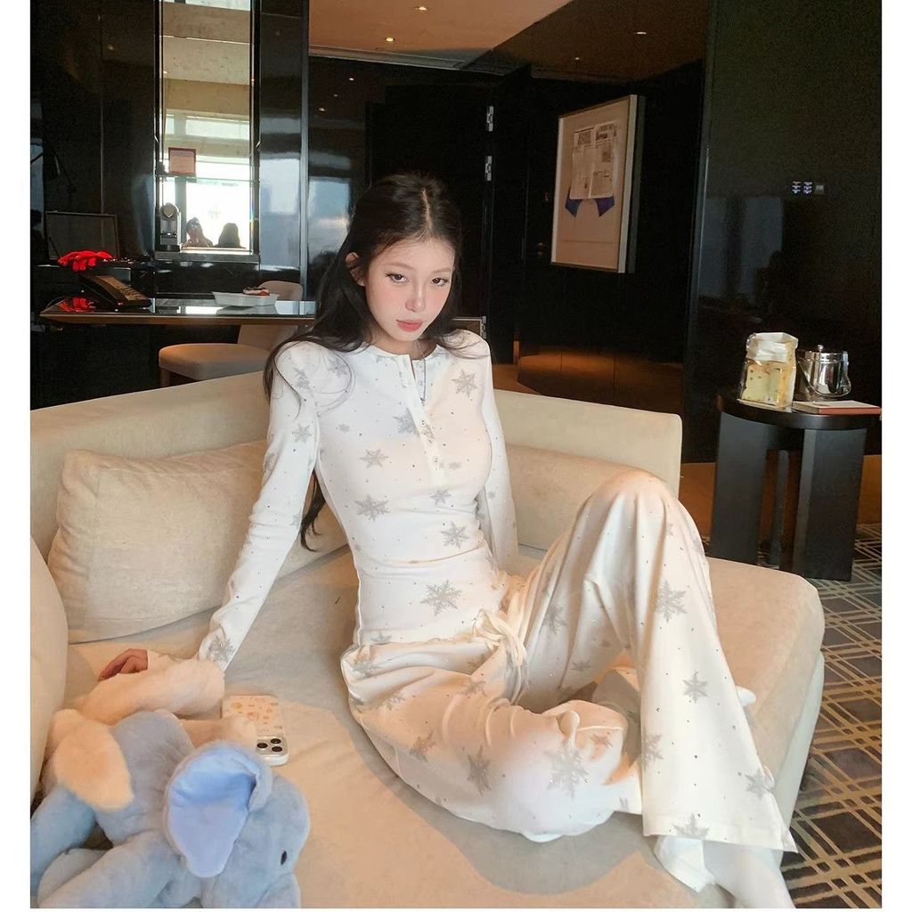 ชุดนอนสไตล์ใหม่ ดีไซน์เกล็ดหิมะ สบาย ๆ สำหรับการพักผ่อนภายในบ้านและใช้นอกบ้านได้