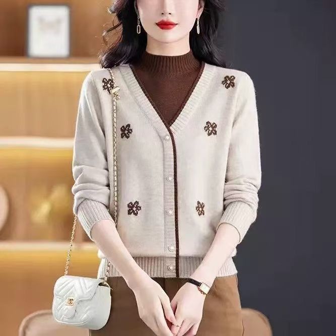 ปลาค็อด2025 ฤดูใบไม้ผลิสไตล์ใหม่หลวมปลอมสองชิ้นถักเสื้อกันหนาวรอบคอขนสัตว์อบอุ่นผสมวัสดุ+ออกแบบปัก20