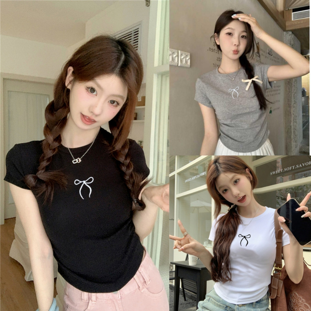 BOOM 🌻 สไตล์เกาหลี ✨สไตล์สาวหวานฮอตเสื้อยืดจับจีบเอว 🎀 เสื้อแขนสั้นพิมพ์ลายโบว์หน้าร้อน