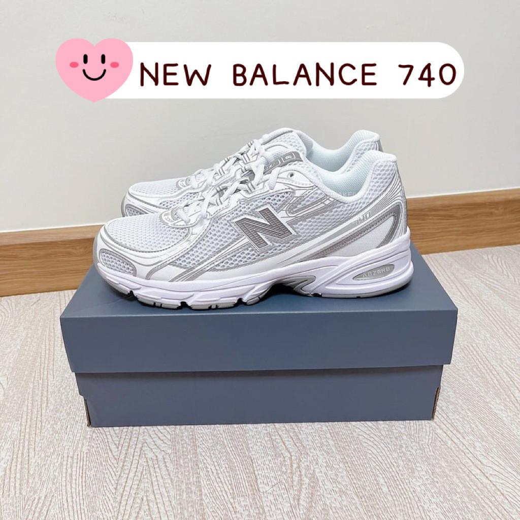 เสื้อผ้าพร้อมสั่งทำ U740WM2 สีขาวและเงิน มีลวดลายสะท้อนแสง P84F