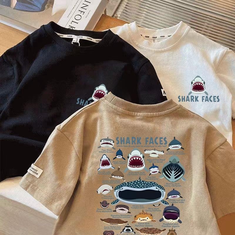 เสื้อยืดแขนสั้นเด็กลายฉลาม สไตล์เกาหลี ฝ้าย100% สำหรับเด็กชาย-หญิง ฤดูร้อนปี 2026 จัดส่งภายใน 24 ชั่วโมง