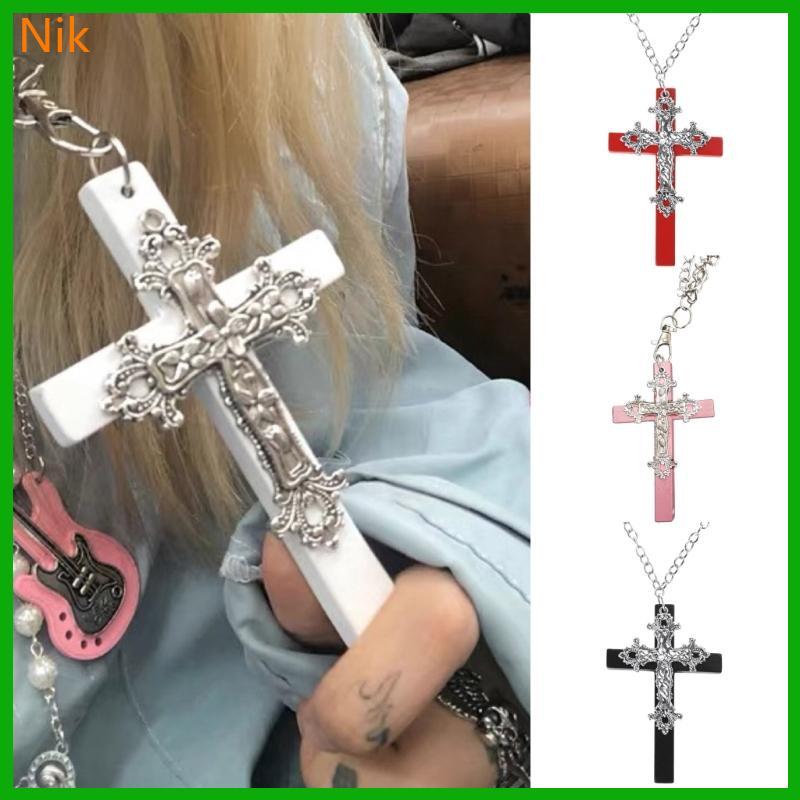 สร้อยคอมัมภีร์แบบโกธิก สำหรับสไตล์ E-girl และ E-boy