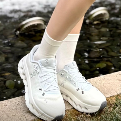 Shoes ของแท้ On Cloudtilt low cut casual running shoes beigeจัดส่งภายใน 1-3 วัน