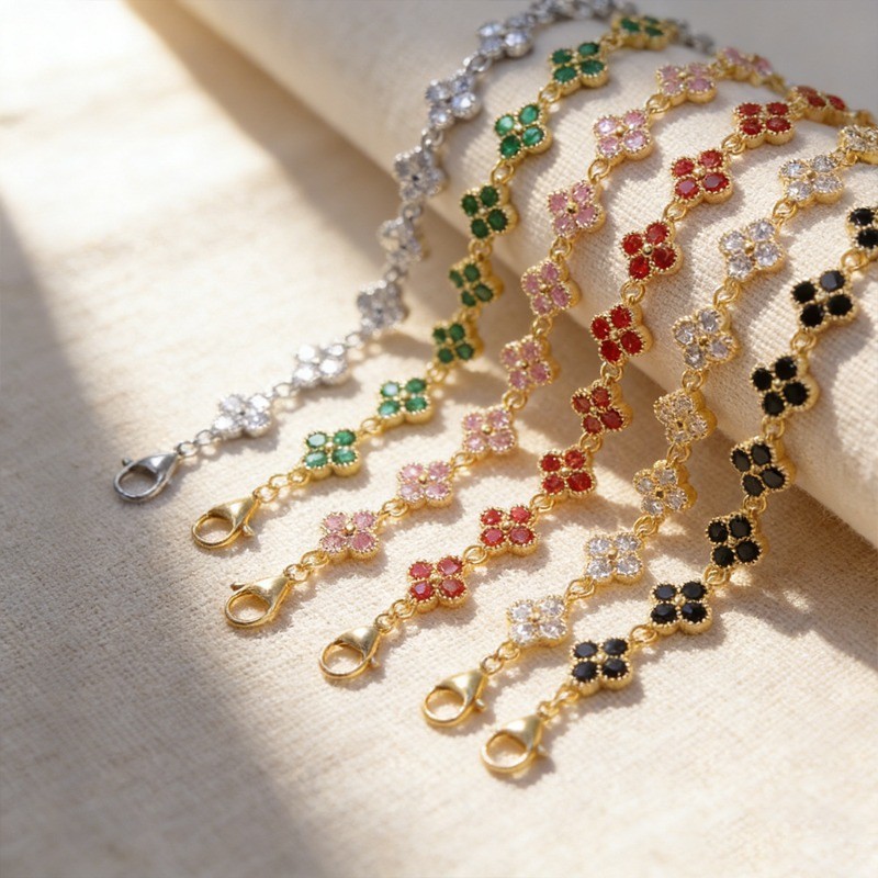 สร้อยข้อมือหรูหราสี่แฉกสีสันสดใสสไตล์ฝรั่งเศส Inspired Four-Leaf Clover Gift