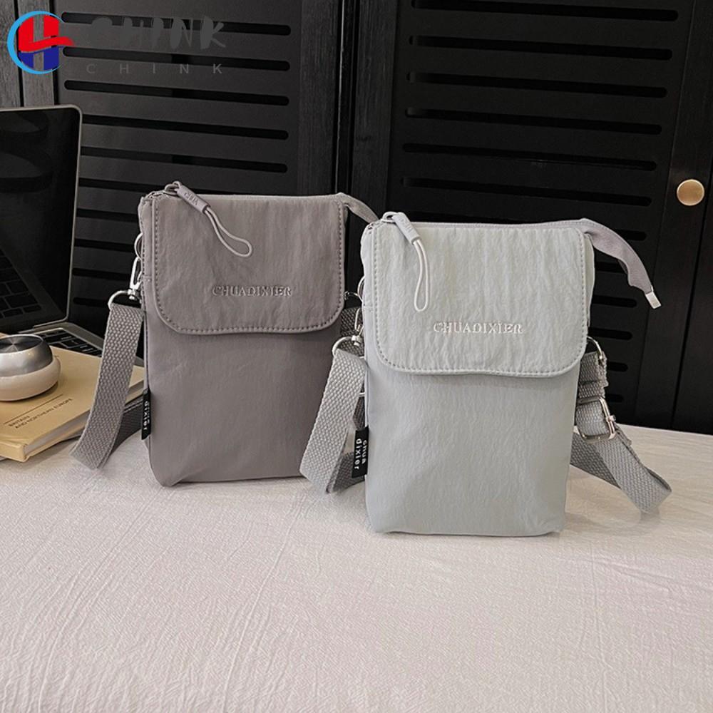 กระเป๋าสะพายข้างและใส่เหรียญ ทำจากไนลอนสีทึบ มีสายรัดปรับได้ พกพาสะดวก trend setter