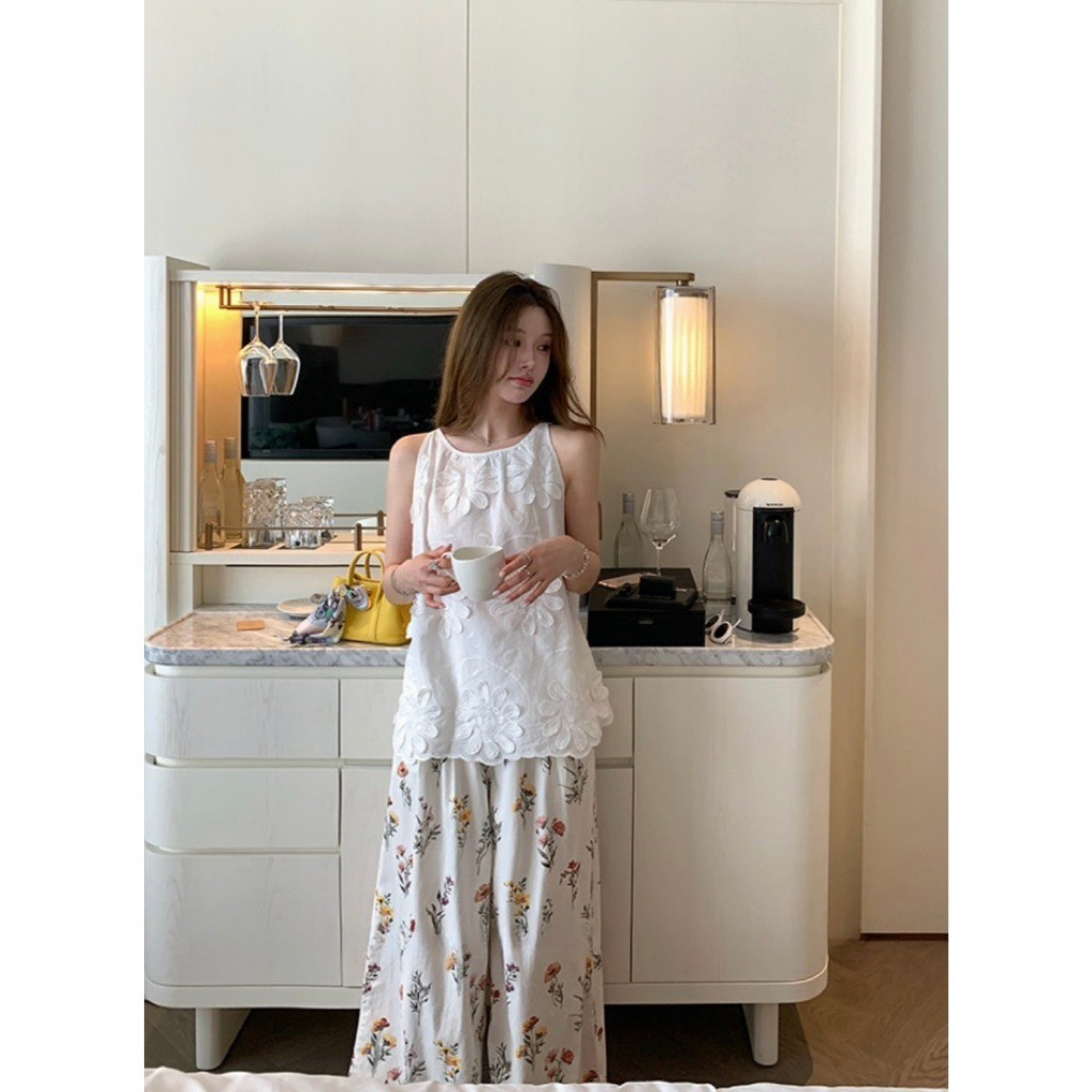 ❤     W8773 เสื้อแขนกุด ทรงตัวใหญ่ แต่งผ้าลายดอกไม้ งานสวย ผ้าดี ทรงสวย ใส่ง่ายค่า แฟชั่นเกาหลี TAG WG.WE ราคา ถูกที่สุด ดีลบีเคเค แกลเลอรีภาพที่ 3