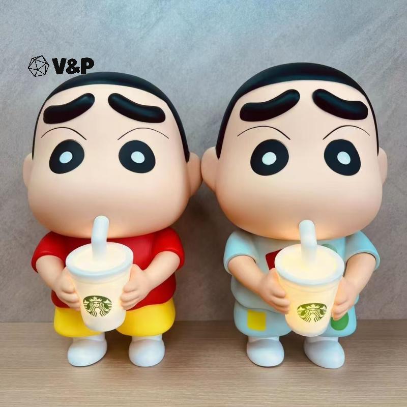 V & P 1 ชิ้นไวนิลนมชาถ้วยเรืองแสงเดสก์ท็อปเครื่องประดับ 25 ซม.ใหม่ Crayon Shin-Chan มือตุ๊กตา Noob อ