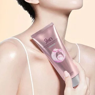 【ซื้อ 1 แถม 1】She's โลชั่นบํารุงผิวกาย ไวท์เทนนิ่ง ปรับสีผิวกระจ่างใส ให้ความนุ่มลื่น 100 กรัม