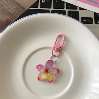 8新款树脂双色茉莉花钥匙扣时尚花形吊坠汽车钥匙扣学生书包挂饰3.10JG8 New Resin Two-tone Jasmine Flower Keycha, Fashionable Flower-shaped Pendants, Car Keycha, Student Backpack