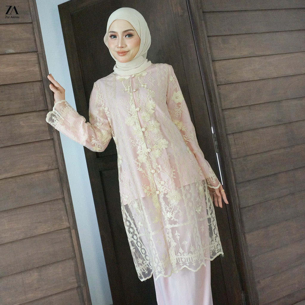 [ข้อเสนอ] ZOE ARISAH Kristal Wardena Kurung Sulam Lace Labuh Baju Raya 2026 Kurung Moden Nursing BF Friendly