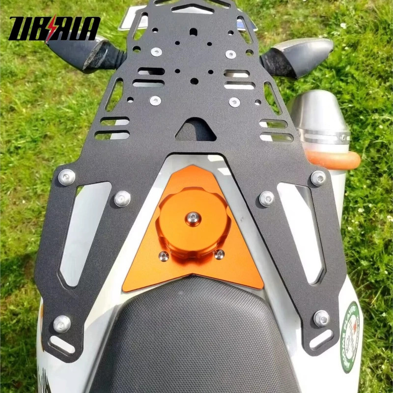 รถจักรยานยนต์ CNC การใช้ FILLER คอหมวกถังแก๊สฝาครอบถังน้ํามันการใช้ FILLER คอสําหรับ 690 Enduro/SMC 