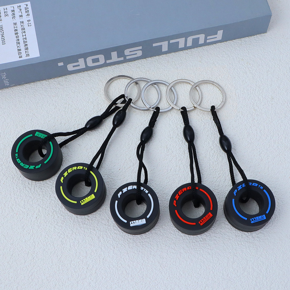 อินเทรนด์ 3D Racing ยางพวงกุญแจจําลอง Mini PVC ล้อพวงกุญแจกระเป๋าเป้สะพายหลัง Charm สําหรับผู้ที่ชื่นชอบรถ