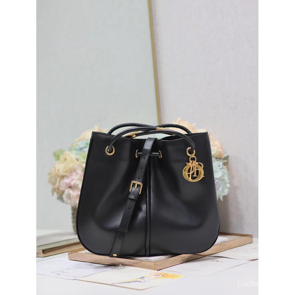 กระเป๋าถือ Dior ขนาดใหญ่ สานธรรมดายางดักดำ นอกหนังวัว ภายในหนังแกะ ดีไซน์หรูหราสำหรับทุกโอกาส