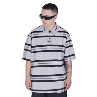 Chaistyle สไตล์อเมริกันแนววินเทจ เสื้อโปโลผู้ชาย การออกแบบลายทาง หลวมใส่สบาย แบบบางสำหรับฤดูร้อน