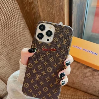 หนัง LV เคส iPhone iPhone 15 PRO MAX iPhone 11 12 13 14 15 PRO MAX คือ xs MAX 7 8 plus ของขวัญวันเกิดวันวาเลนไทน์ปัจจุบันเข้ากันได้กับ apple
