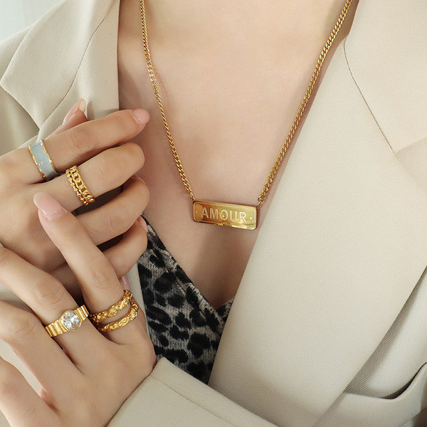 สร้อยคอ สร้อยคอลายอังกฤษแบบฮิปฮอป ลายตัวอักษรบนกระดูกไหปลาร้า สเตนเลสสำหรับผู้หญิง พี777