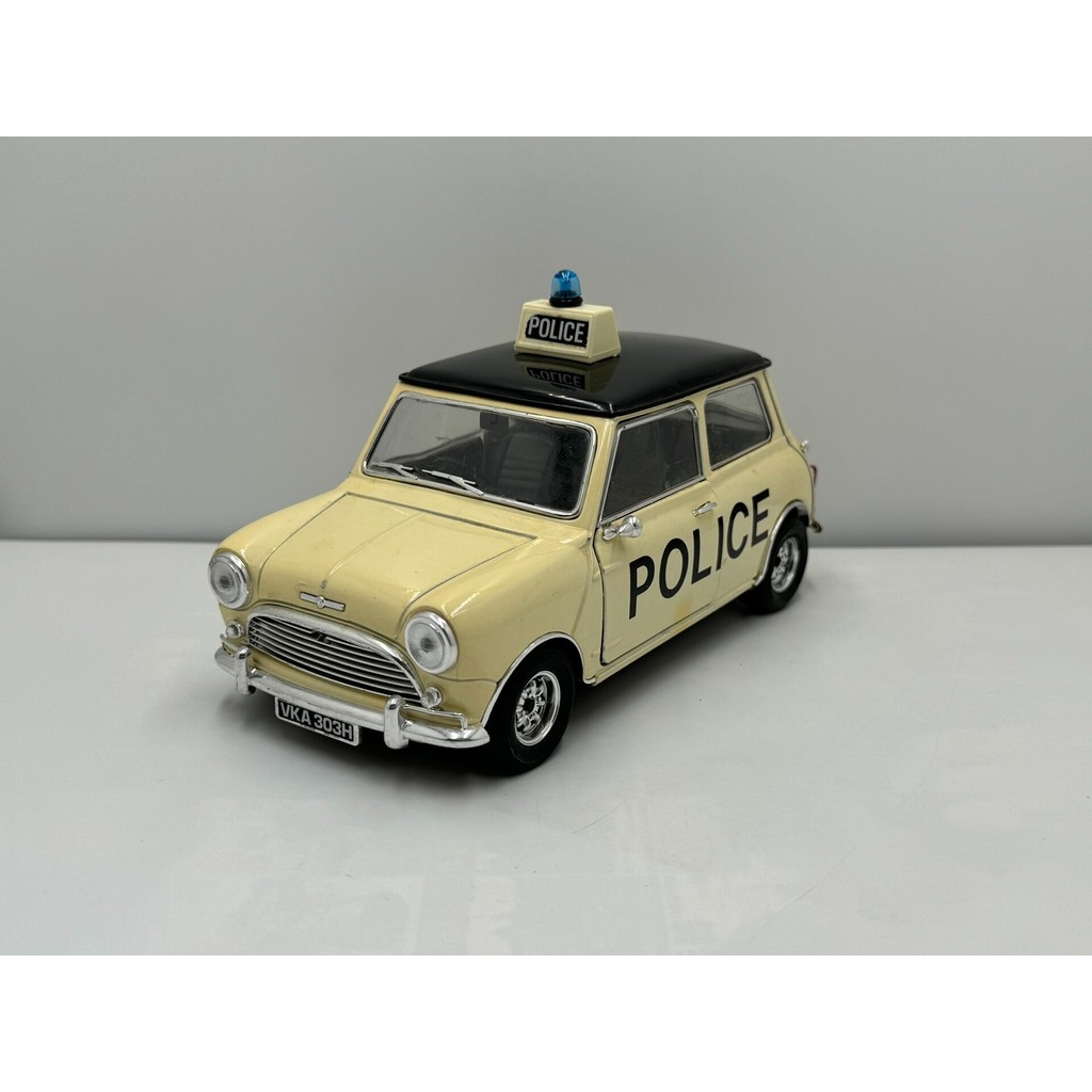 1: 16 SOLIDO MINI SOLIDO MINI รุ่นรถตํารวจอังกฤษภาพวาดโลหะผสมแพคเกจเดิมประตูสามารถเปิดแพ็คเล็กน้อยเก